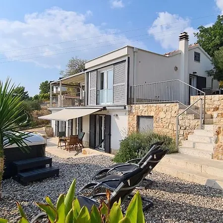 Vakantiehuis House And Relax With Sea View And Jacuzzi