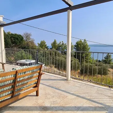 Vakantiehuis House And Relax With Sea View And Jacuzzi *